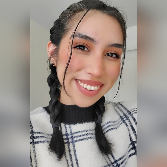 Meet your Posher, Destiny - Picture 2 of 4